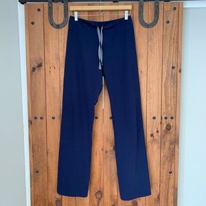 FIGS Livingston Basic Scrub Pants Navy Blue in Women's Small Tall